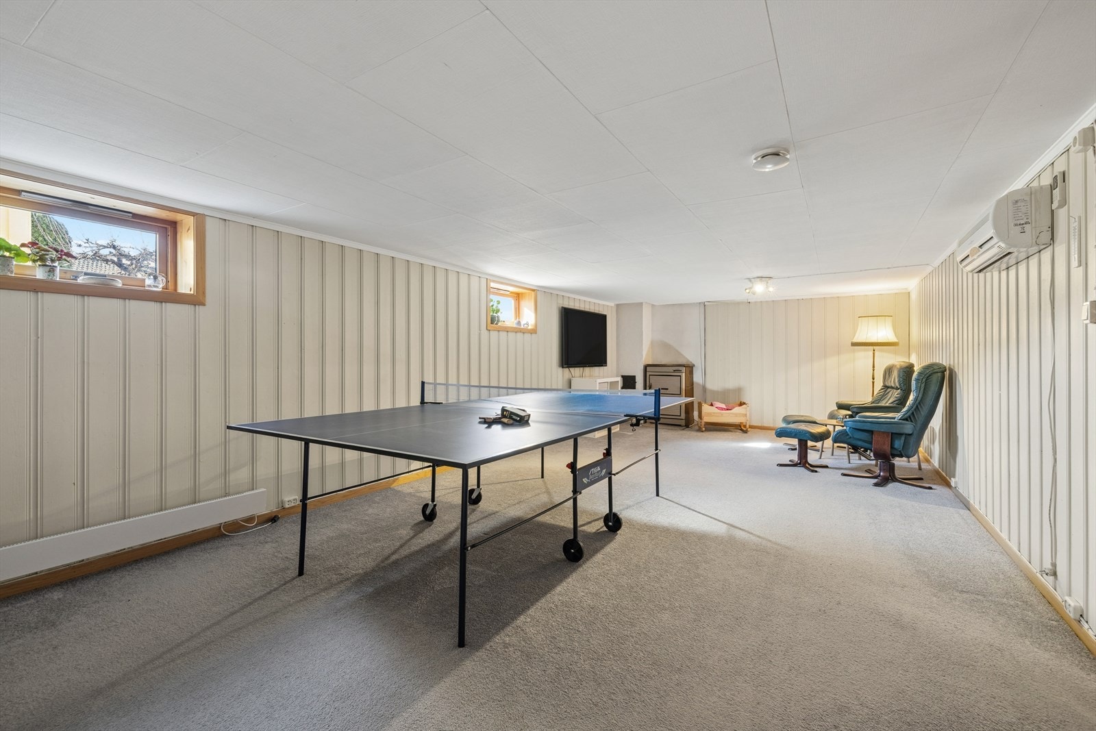 En av bodene/disp rom er innredet som kjellerstue (ikke omsøkt/godkjent) Galleribilde