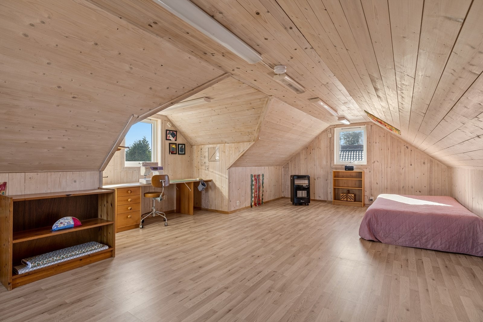 Loft over garasjen. Galleribilde