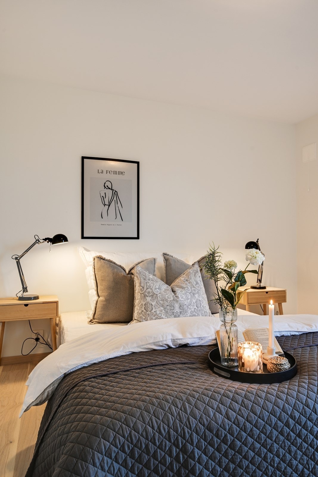 Lyse overflater og parkett på gulvet. Galleribilde