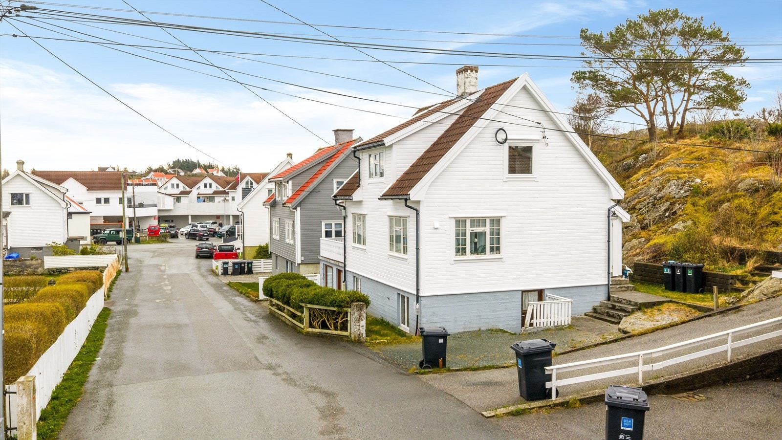 Taket ble omlagt i ca. 2002 i forbindelse med tilbygg mot øst Galleribilde