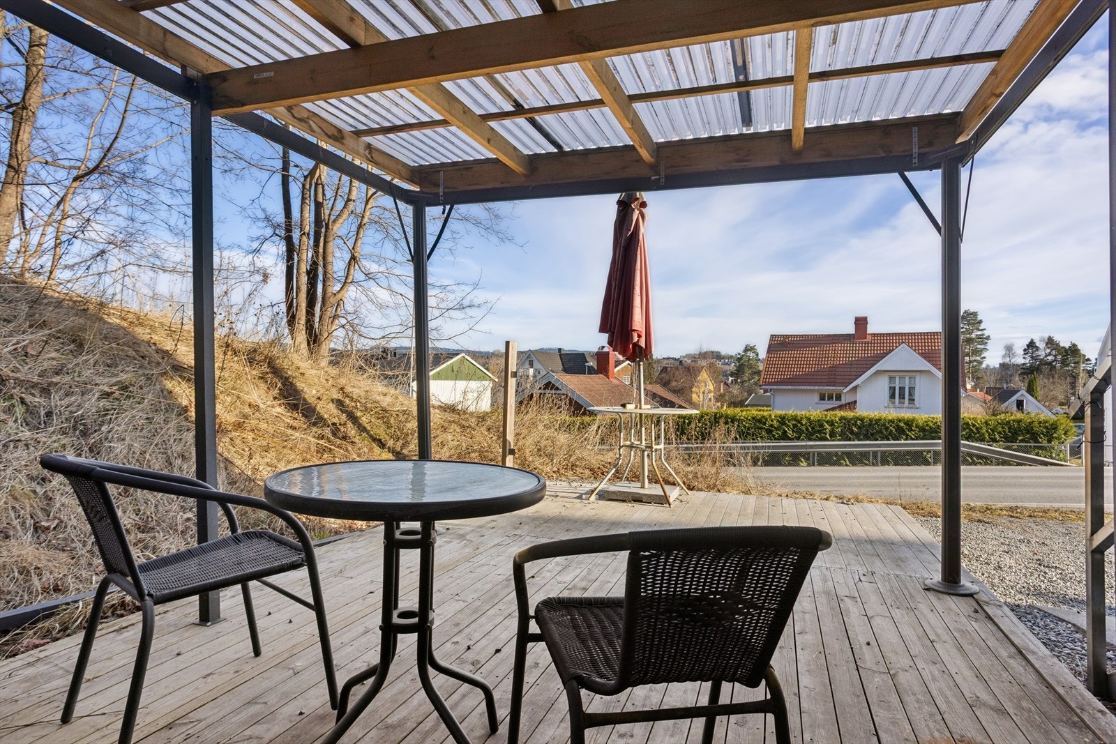 Terrasseplatting ved trappen opp til 1.etasje. Galleribilde
