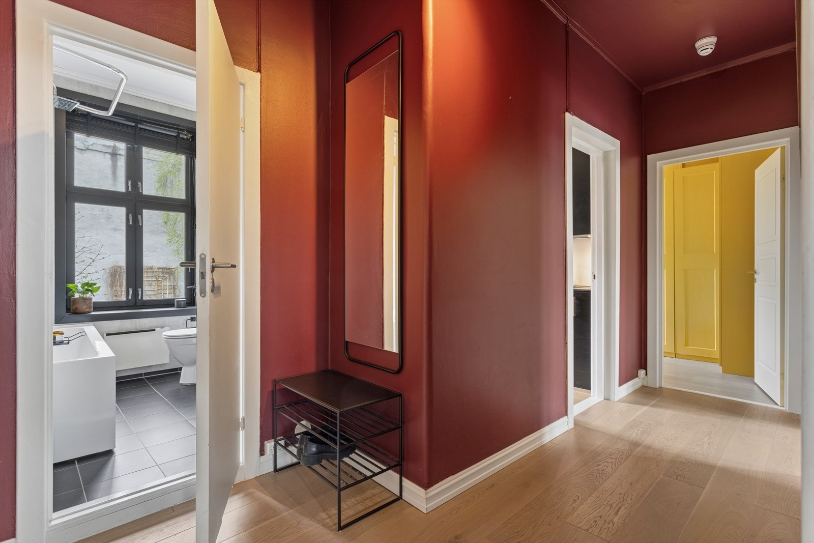 Leiligheten disponerer en bod i kjelleren på ca. 6,5 m² gulvareal (lav takhøyde). Galleribilde
