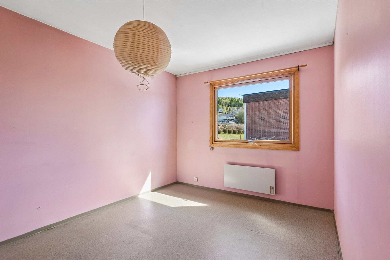 Soverommet har plass til seng og oppbevaringsmøbler. Galleribilde