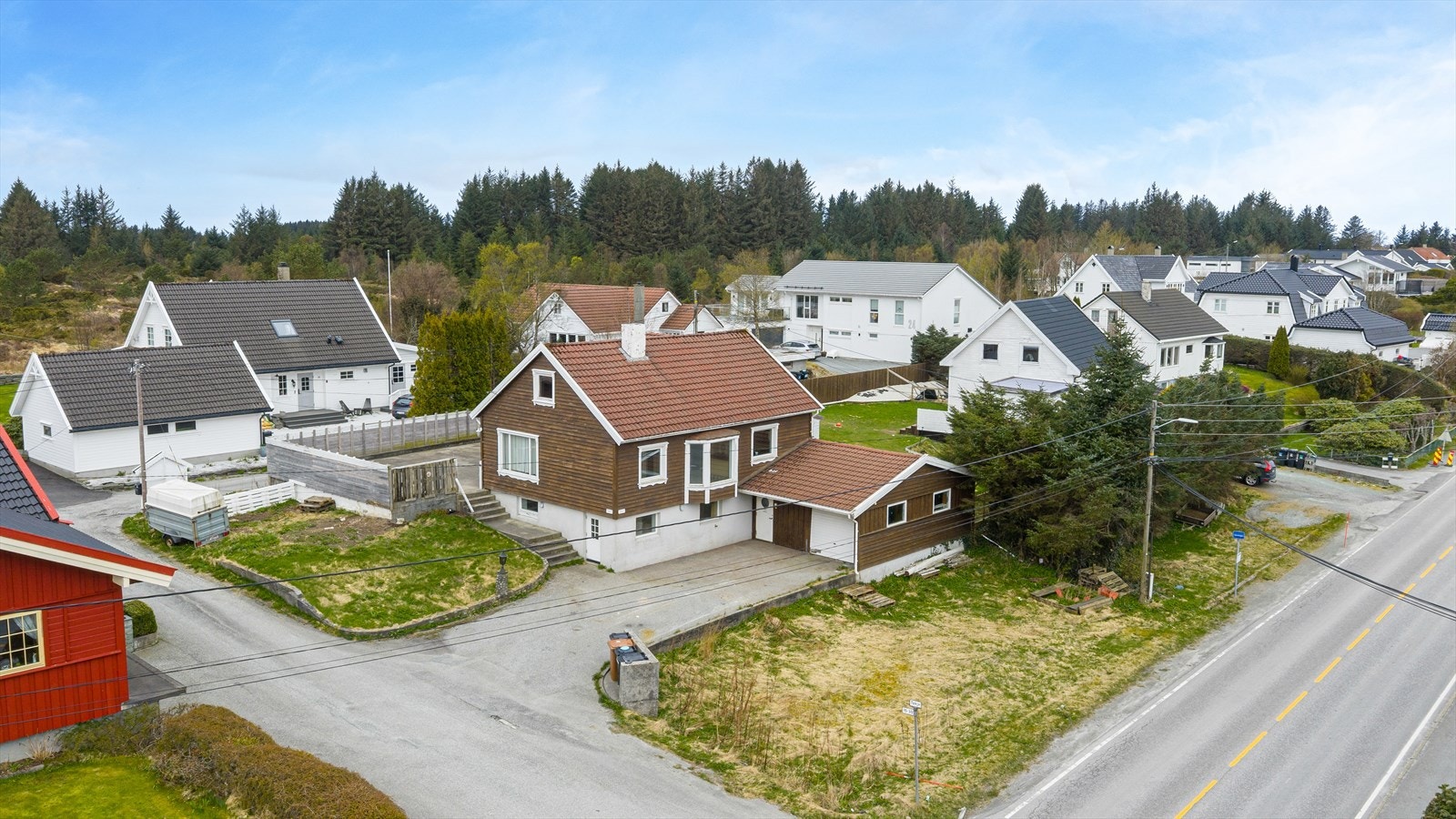 Velkommen til Tøkje 19 - En enebolig med renoveringsbehov m/ hyggelig beliggenhet i Veavågen. Galleribilde