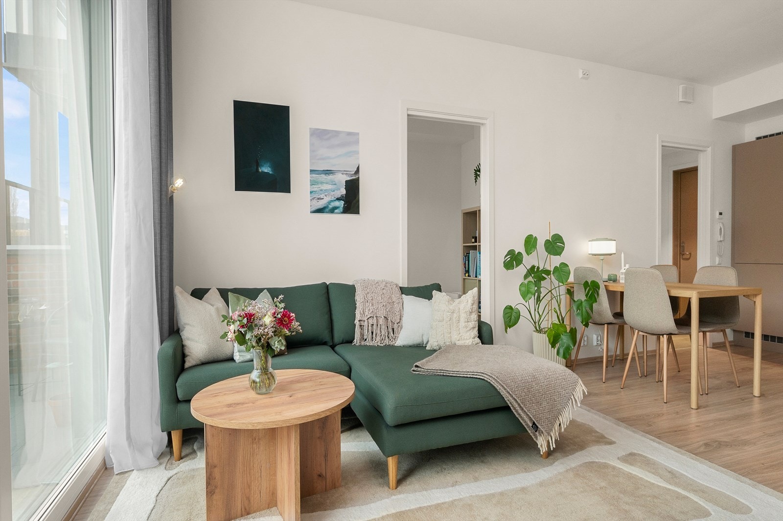 Bygget ble ferdigstilt i 2024 og leiligheten byr på en gjennomgående høy standard. Galleribilde