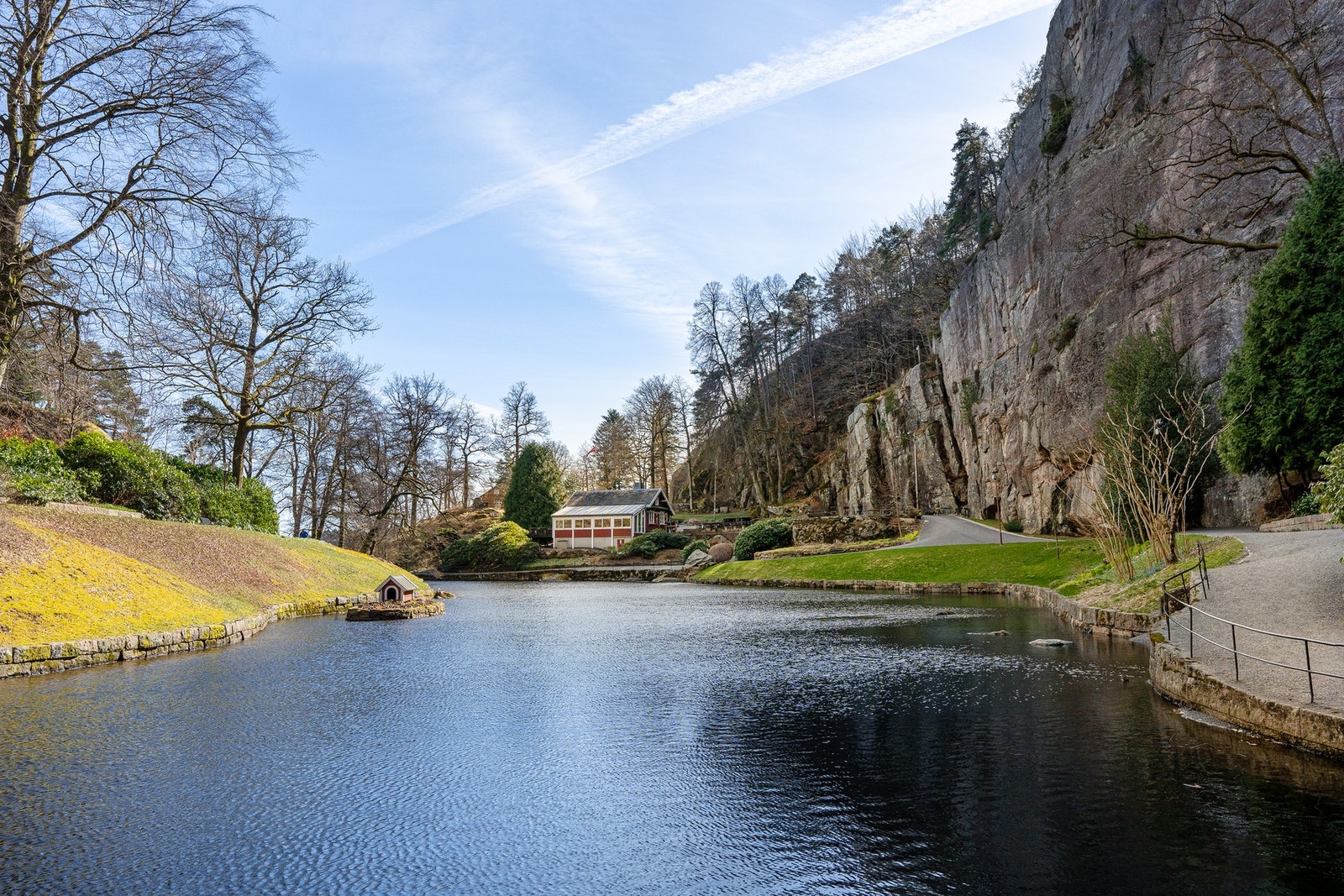 - Fra leiligheten er det umiddelbar nærhet til fantastiske og populære Ravnedalen - Galleribilde