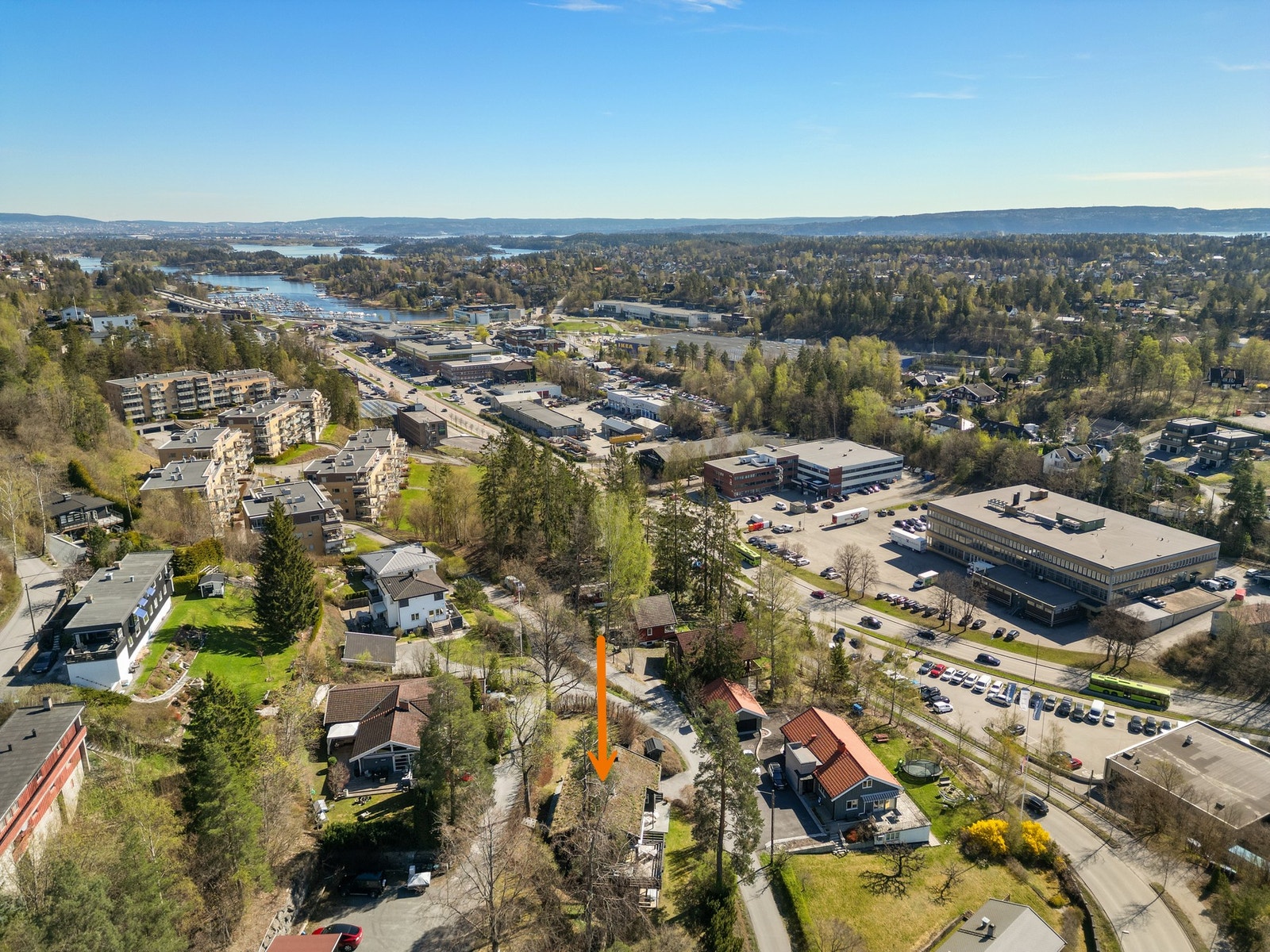 Nært alt av butikker og servicetilbud Galleribilde
