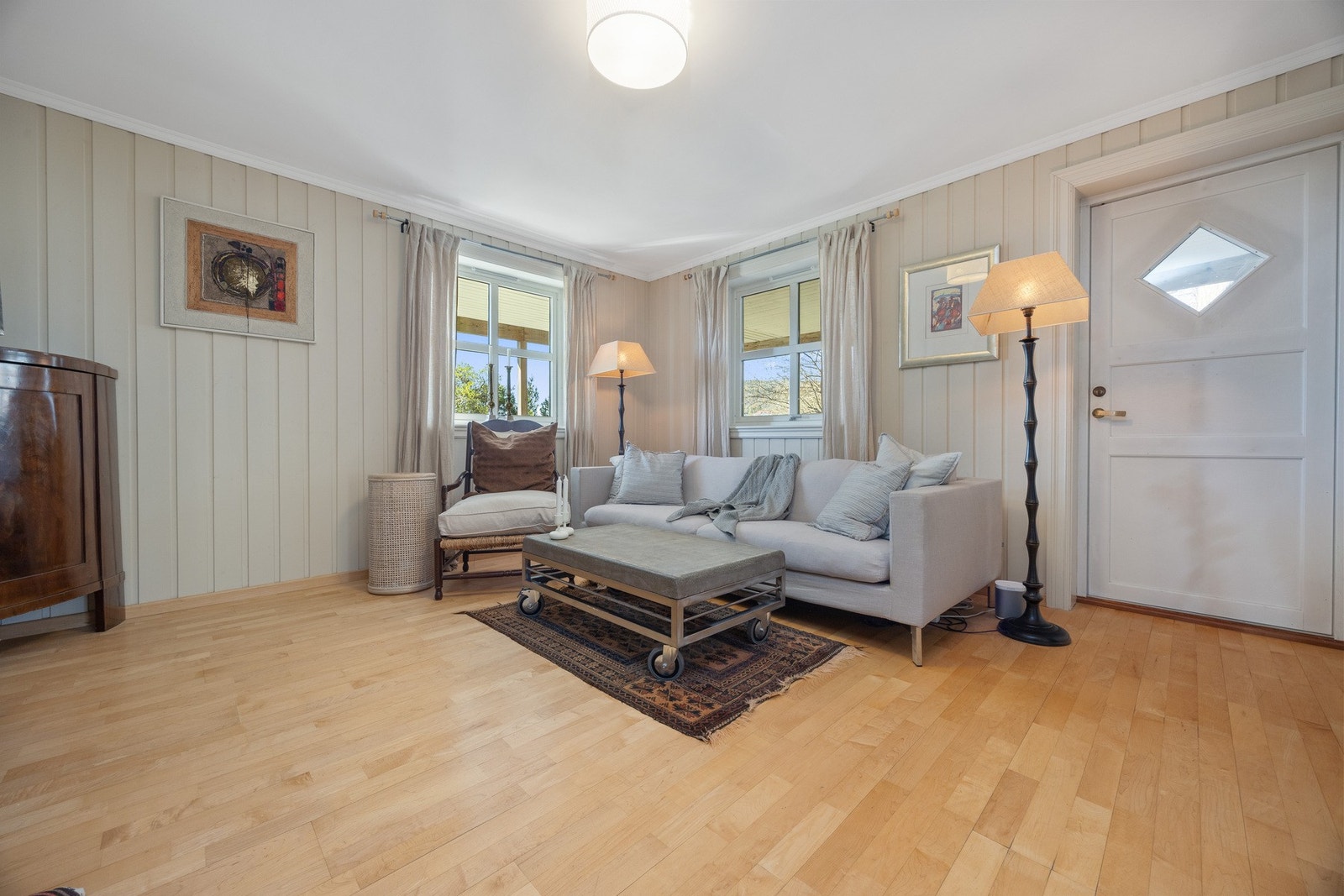 Kjellerstue med utgang til platting Galleribilde