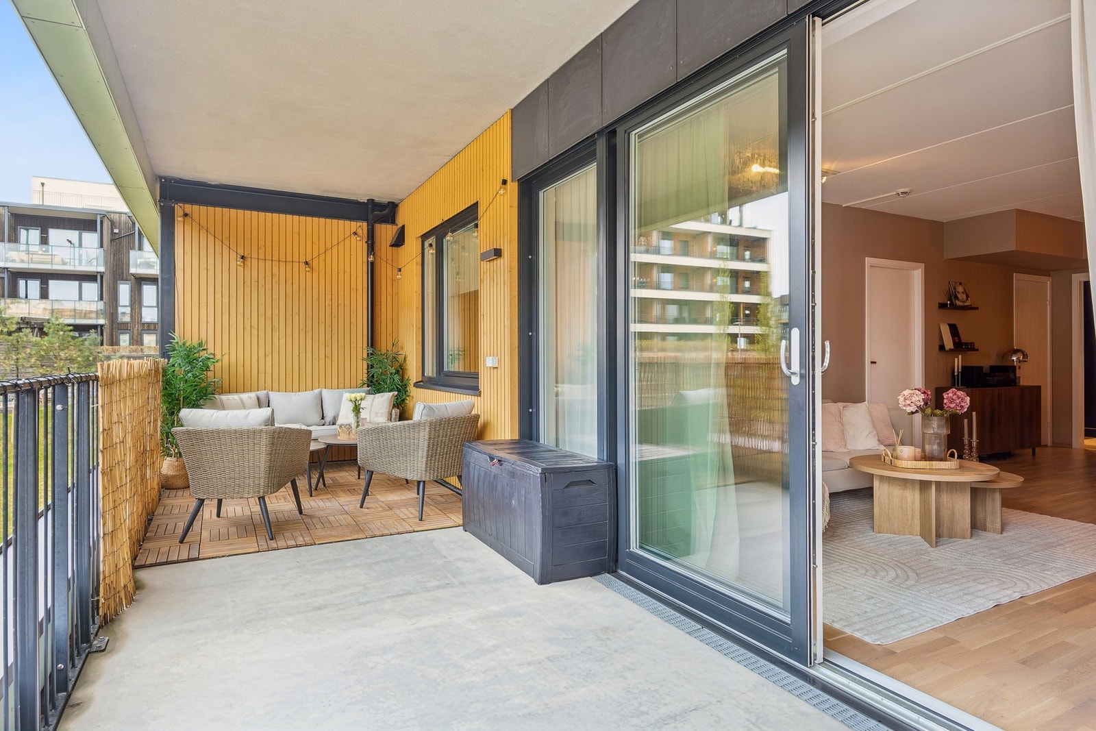 Fra stuen kommer du rett ut på balkongen, en fin ekstra sone på sommerhalvåret. Galleribilde