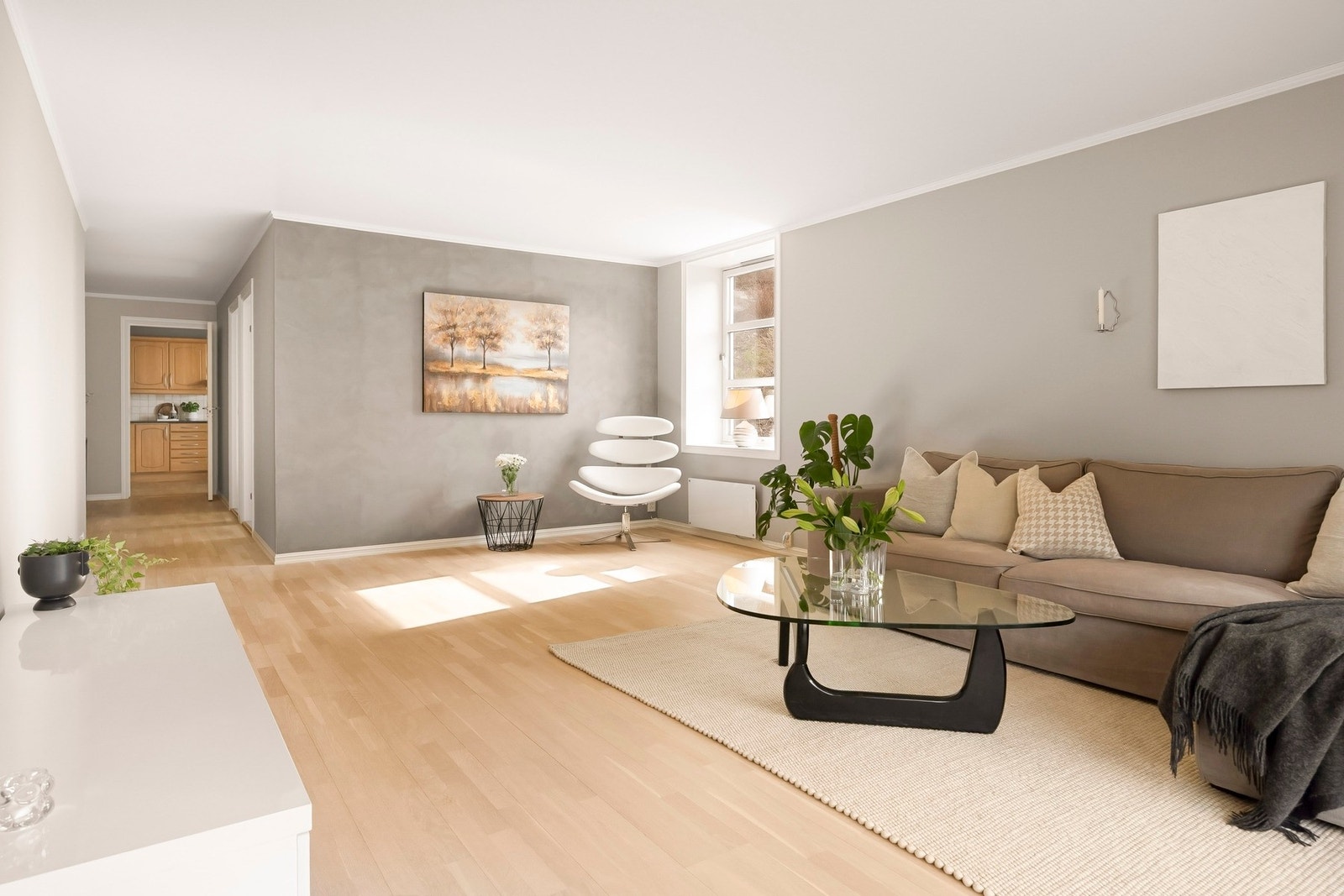 I stuen er det god plass til å innrede i ulike soner, alt etter ønske Galleribilde