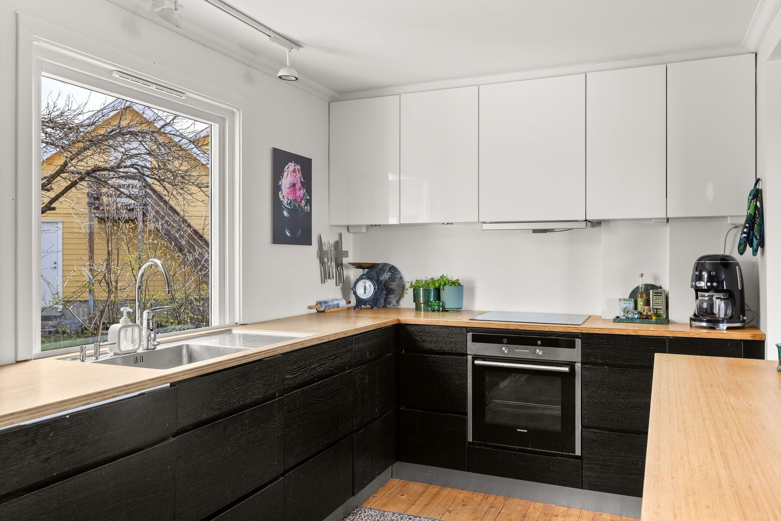 Her ligger alt til rette for både hverdagsmatlaging og hyggelige sammenkomster. Galleribilde