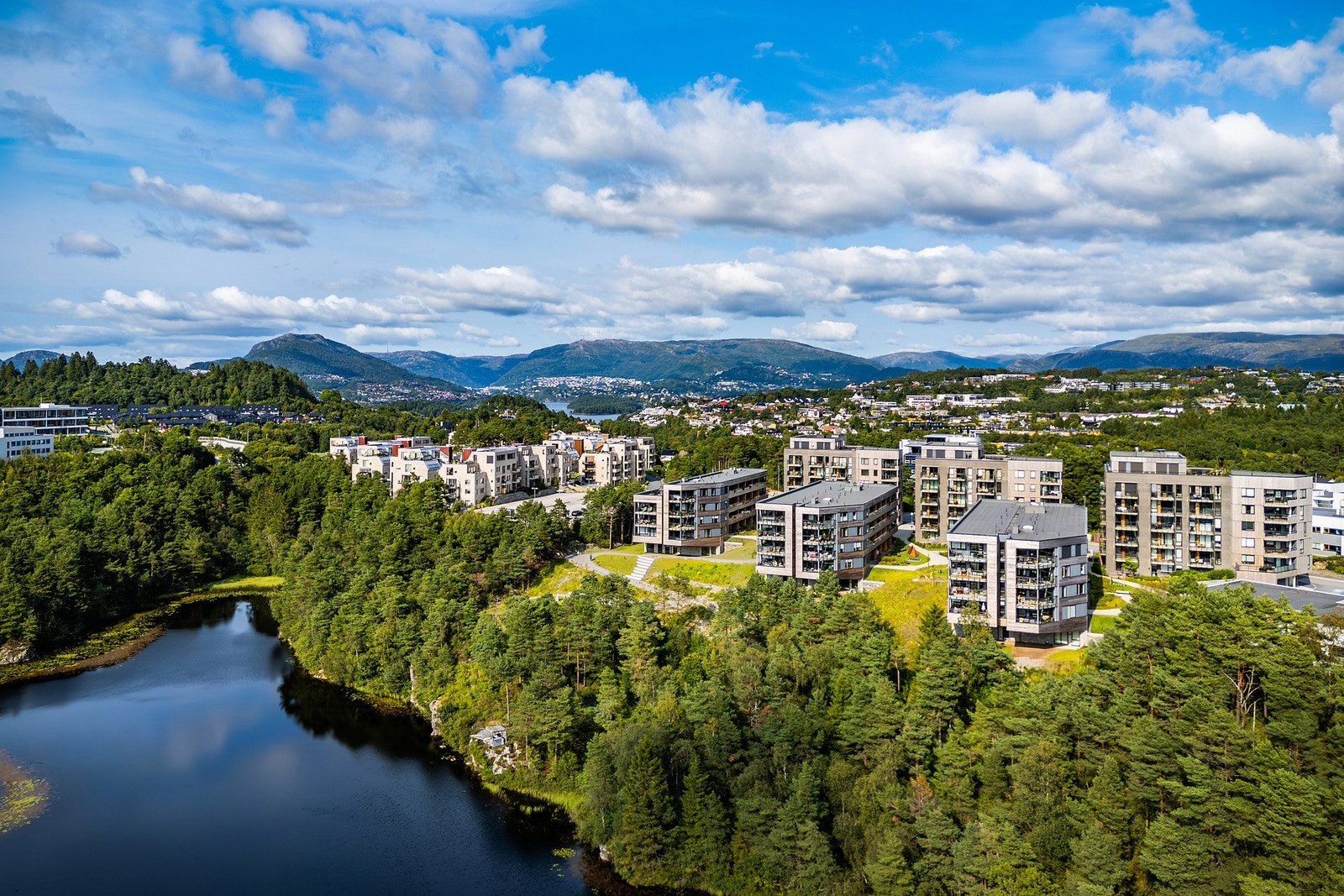 - Dette er en strøken og lettstelt leilighet med moderne kvaliteter, gjennomtenkte løsninger og en attraktiv beliggenhet - Galleribilde