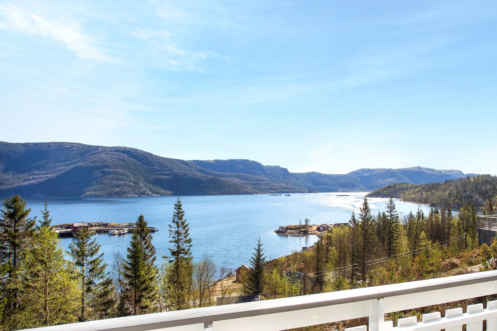 Vid panorama over fjorden! Galleribilde
