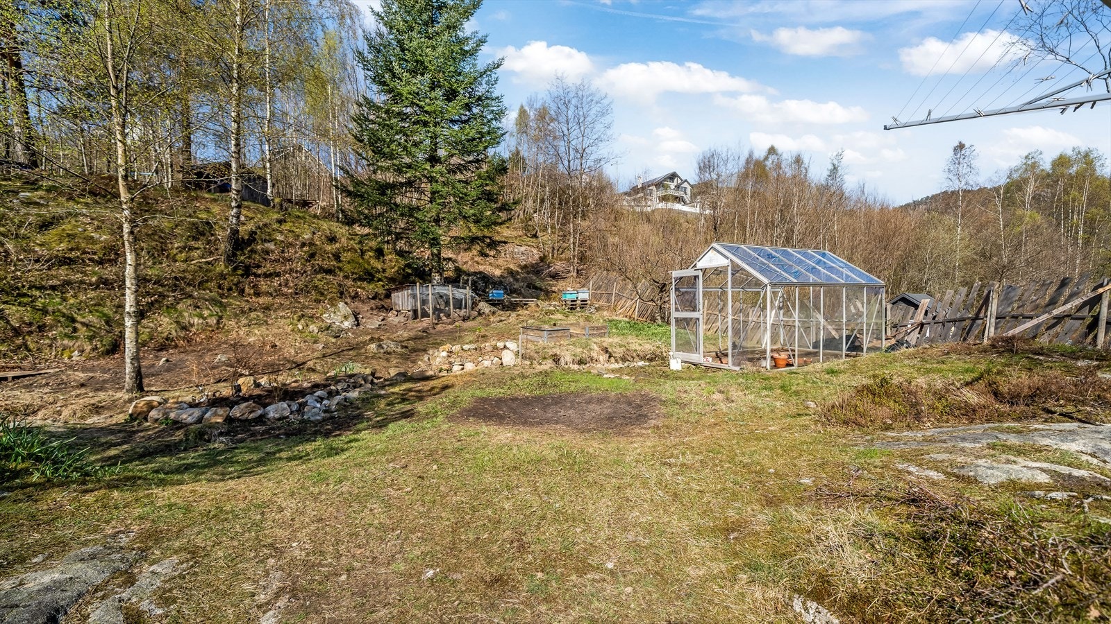 Uteområde på baksiden av huset. Galleribilde