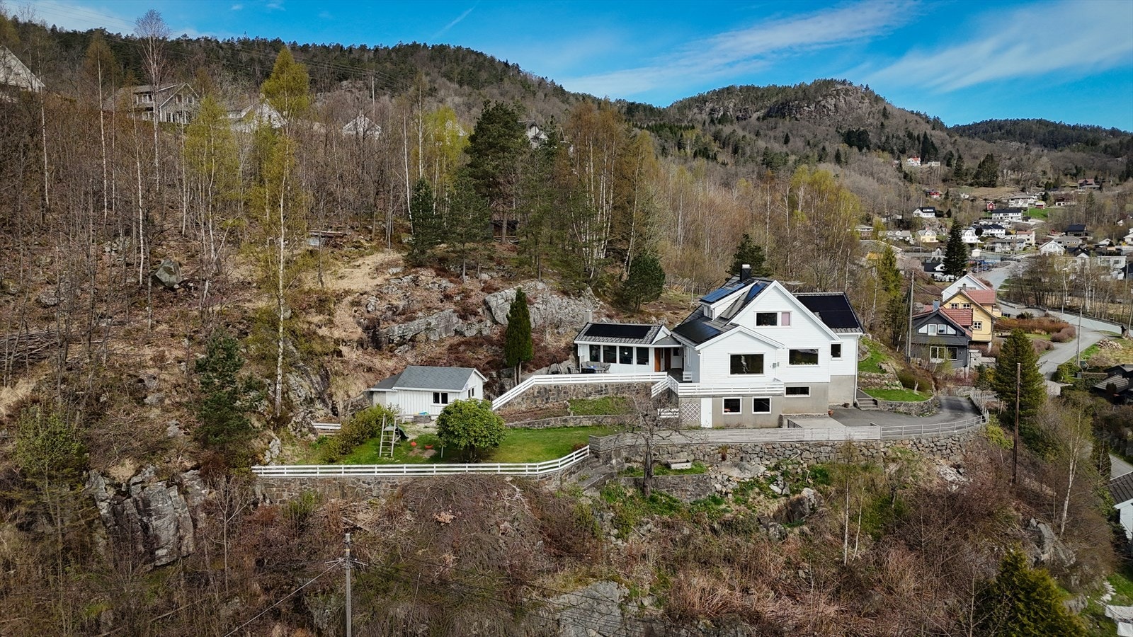 Velkommen til Søylandsveien 63! En meget spennende eiendom på Søyland. Galleribilde