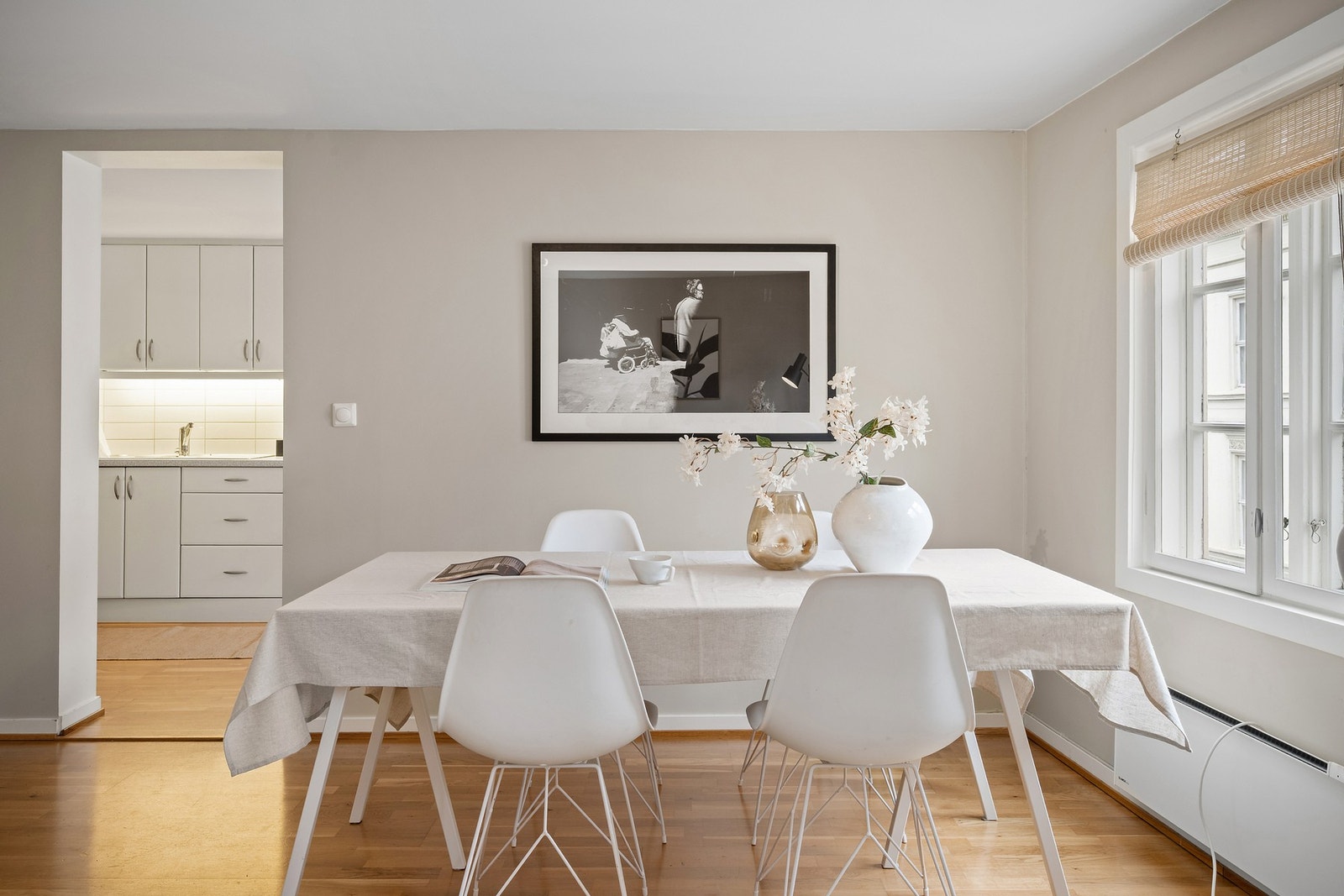 God plass til spisebord i stuen Galleribilde