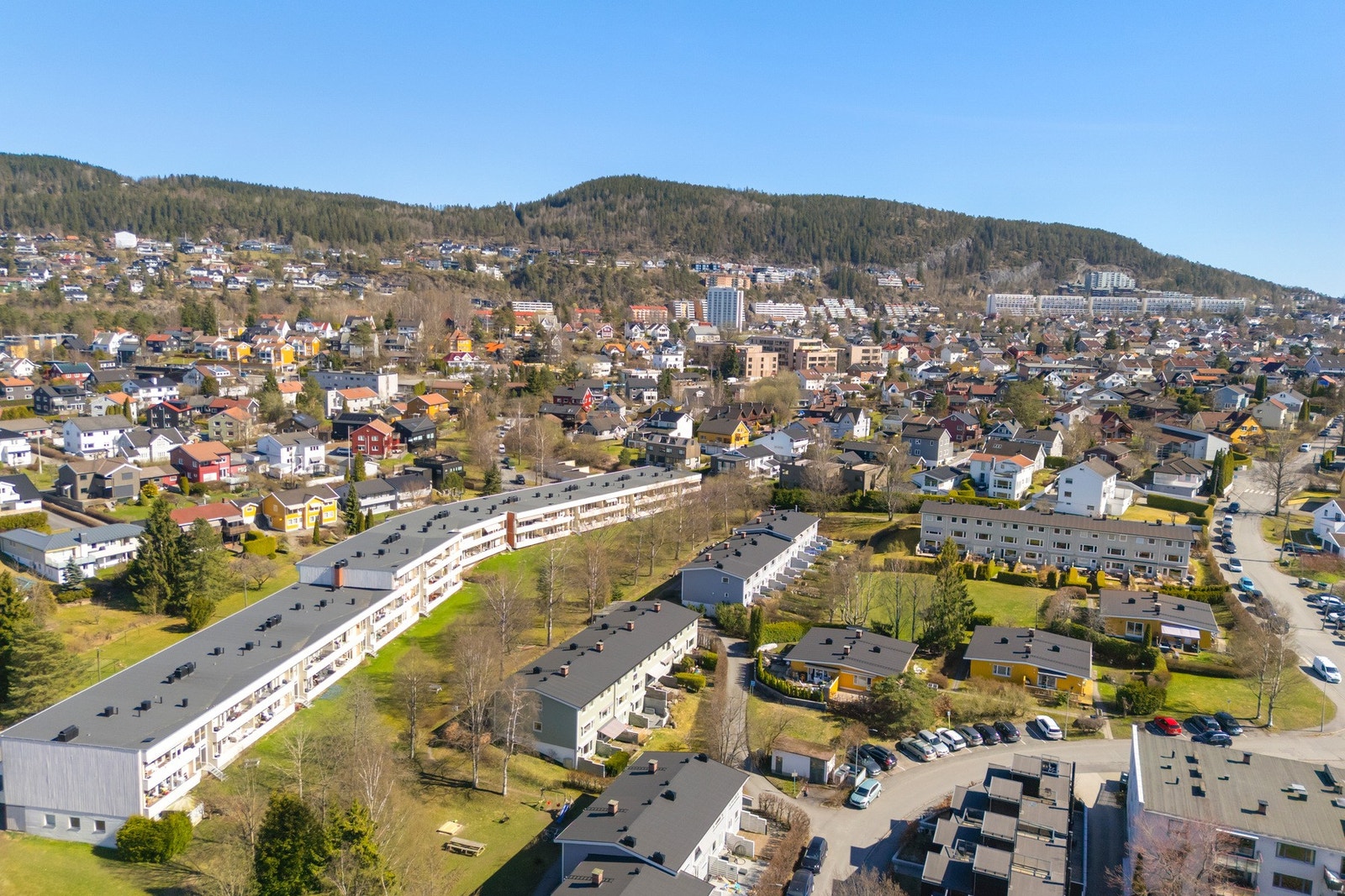 Dette er et svært barnevennlig boligområde hvor det blant annet er bilfritt rundt hele husrekken Galleribilde