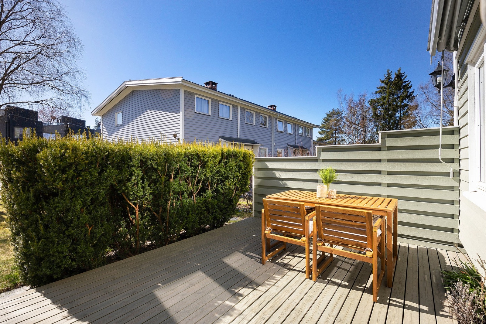 13 kvm terrasse med sørvestvendt beliggenhet sørger for en solrik uteplass Galleribilde