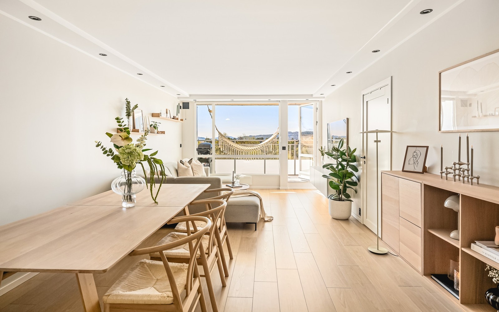 Videre inn i boligen møter du hjerterommet. Galleribilde