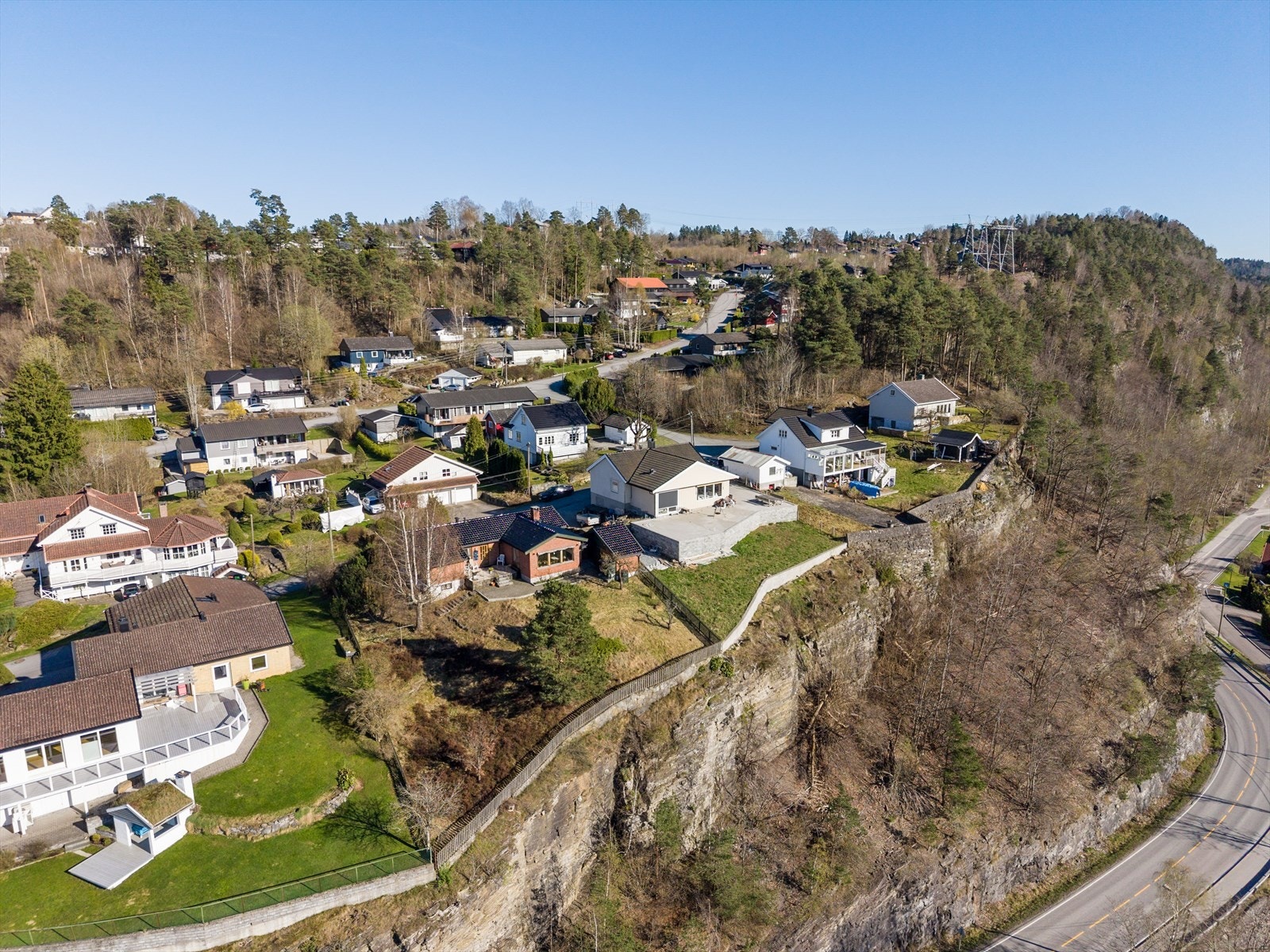 Området byr på gode turmuligheter, med nærhet til både skog og mark. Kort vei til Porsgrunn sentrum. Galleribilde