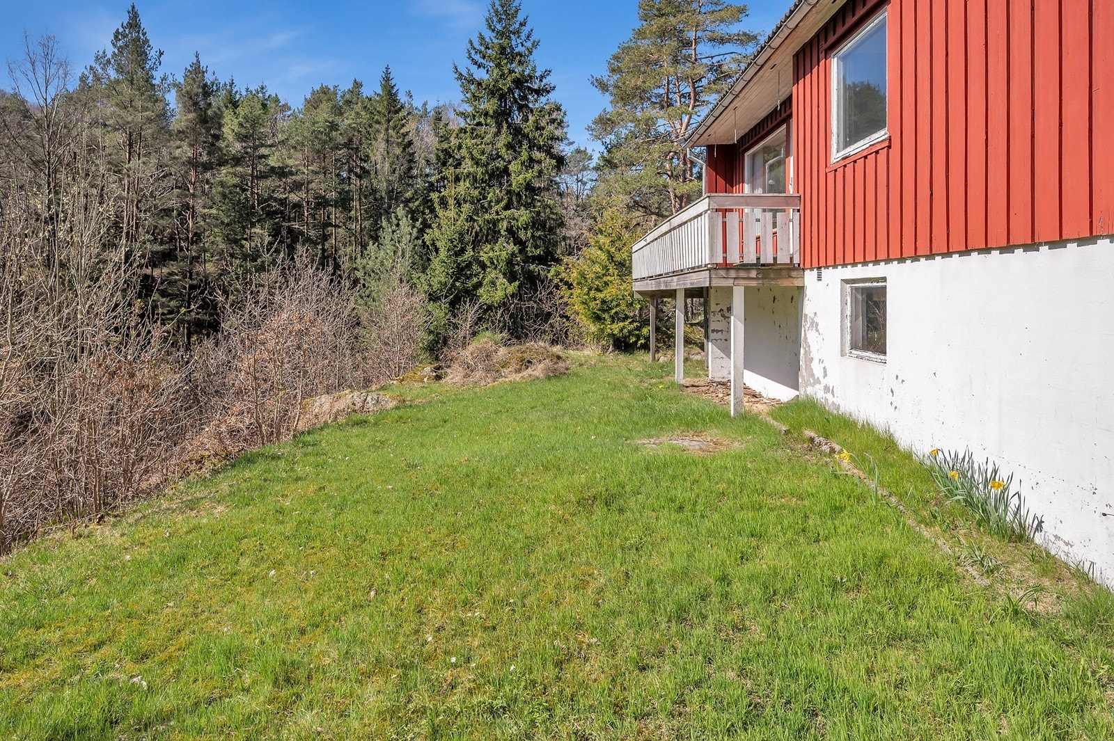 Romslig tomt på ca. 3 mål. Galleribilde
