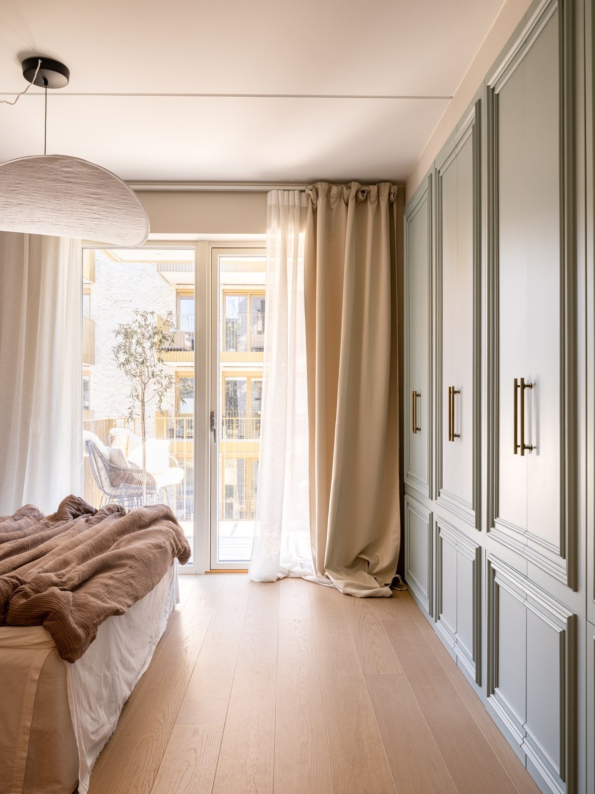 Fra soverommet kan du spasere rett ut og nyte kaffen i morgensolen. Galleribilde