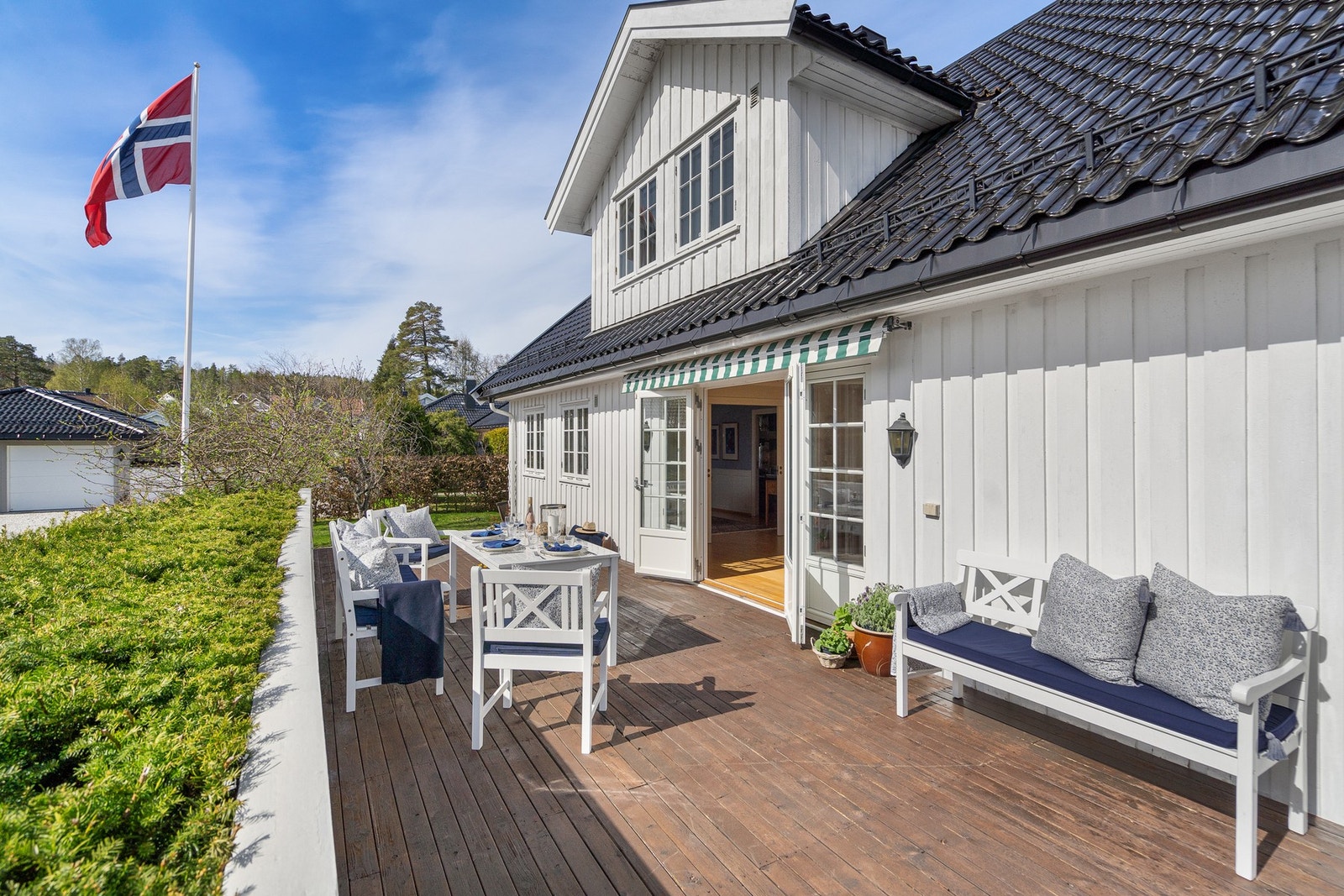 Velkommen til Havørnveien 16 - en sjarmerende og innholdsrik eiendom med attraktiv beliggenhet på Husvik. Galleribilde