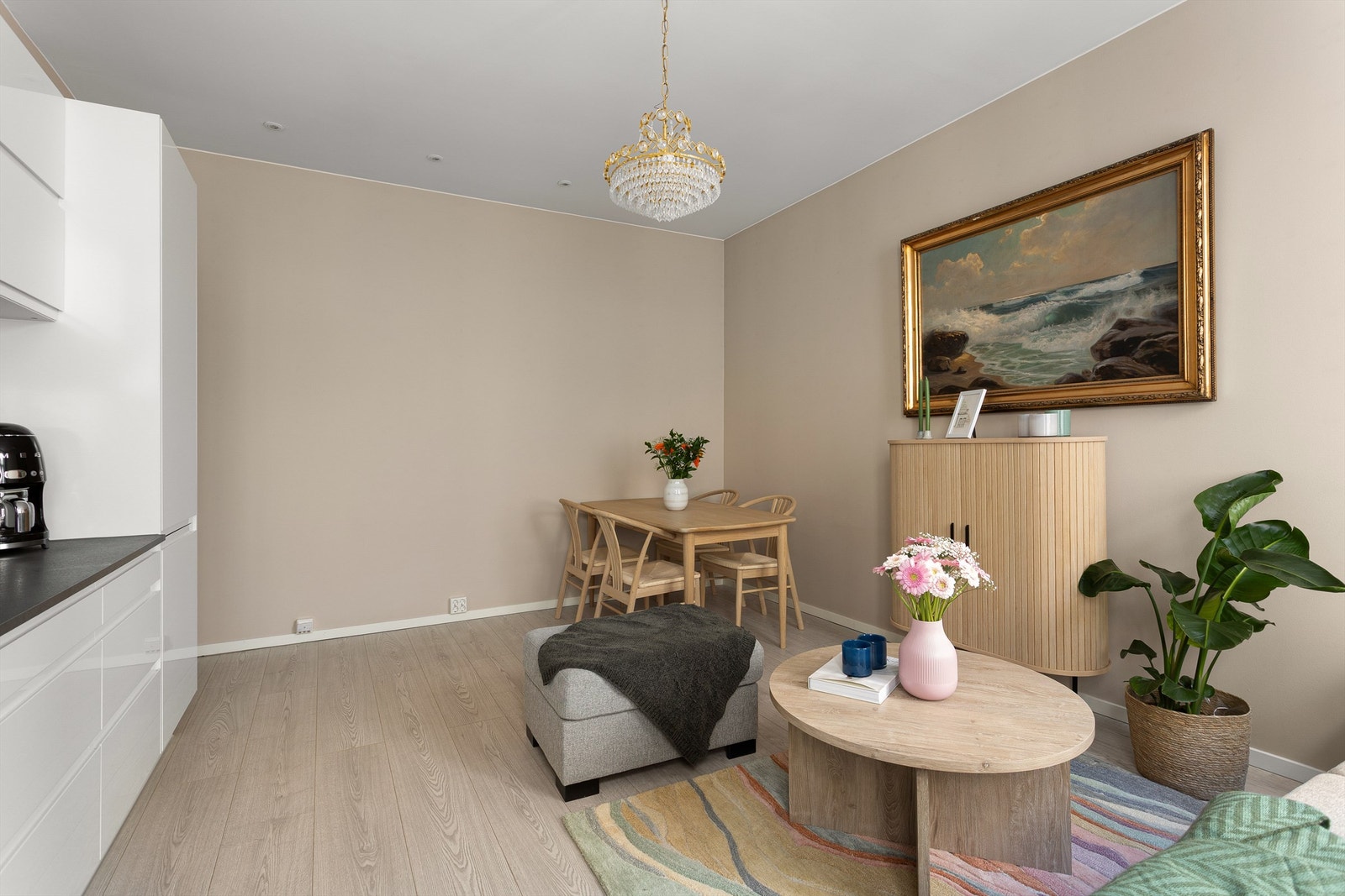Stuen er lett å møblere og har en lun atmosfære. Galleribilde