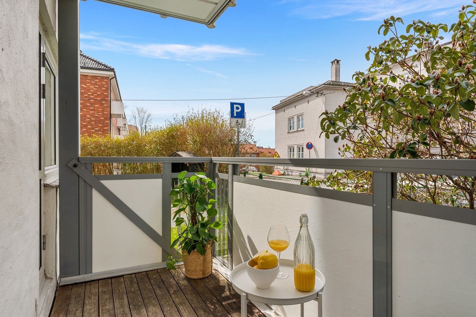 - Balkongen måler 5,6 m² og er et perfekt sted å tilbringe de fine, varme sommerdagene - Galleribilde