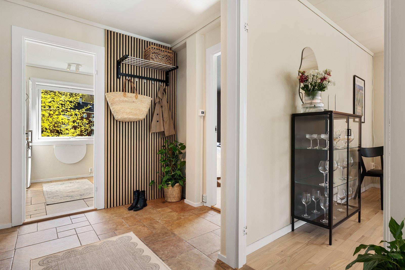 - Flislagt entré på 6 m² - Galleribilde