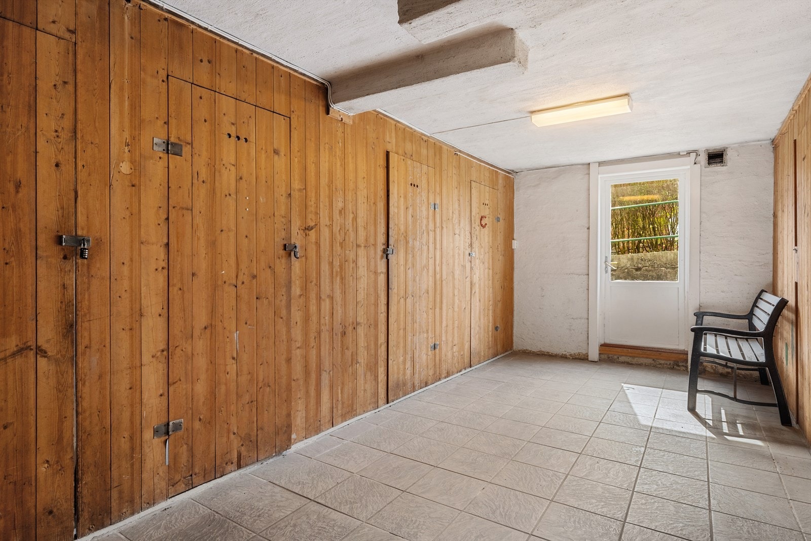 - Leiligheten disponerer tre eksterne boder med et totalt areal på 11,8 m² - Galleribilde