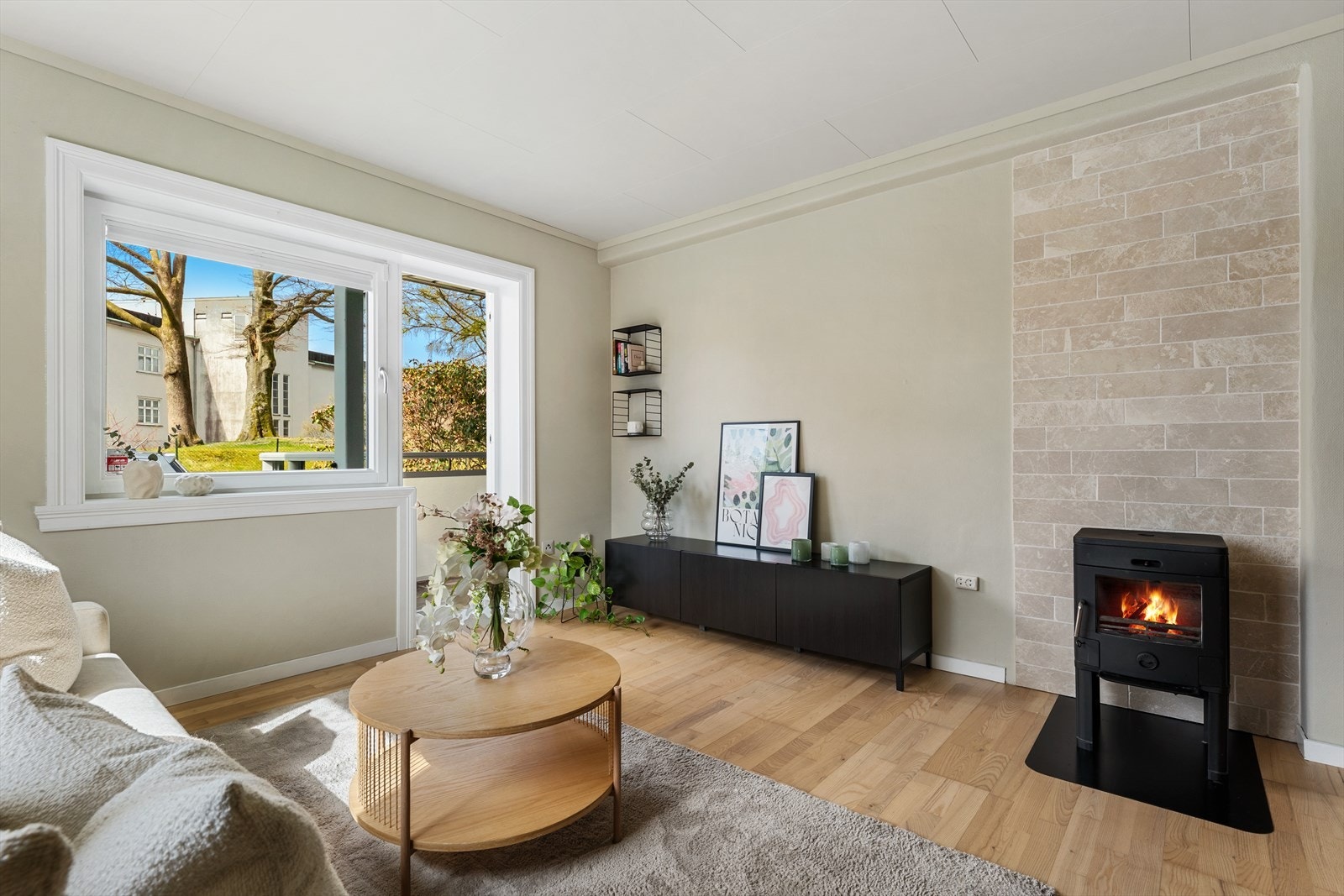 - Leiligheten har et innvendig bruksareal på 60 m², og inneholder entré, stue, kjøkken, to soverom og bad - Galleribilde