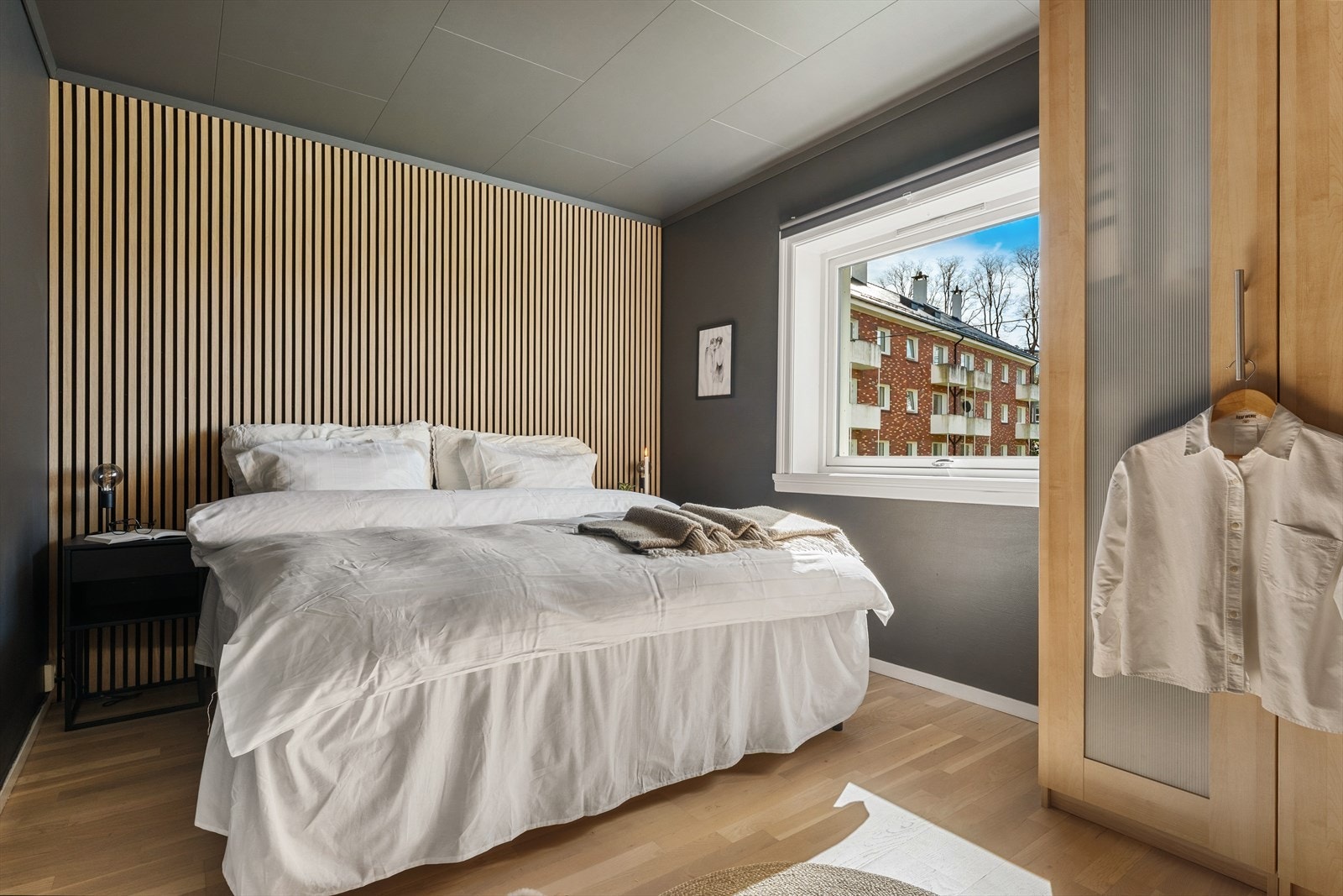 - Leiligheten har to soverom, hvor hovedsoverommet måler 12,3 m² - Galleribilde