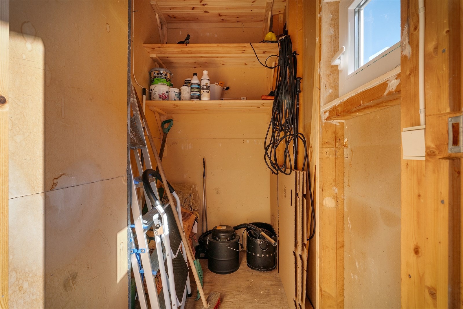 - Sportsbod på 2,1 m² ved inngangspartiet - Galleribilde