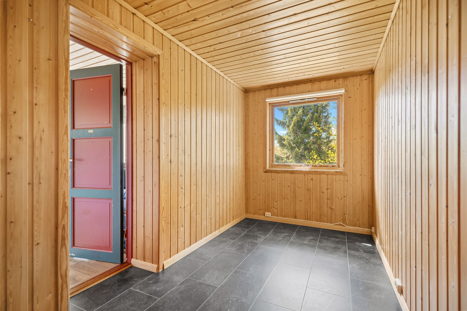 Dette rommet ligger i tilbygget, tegnet inn som "arbeidsrom" i byggetegningene Galleribilde