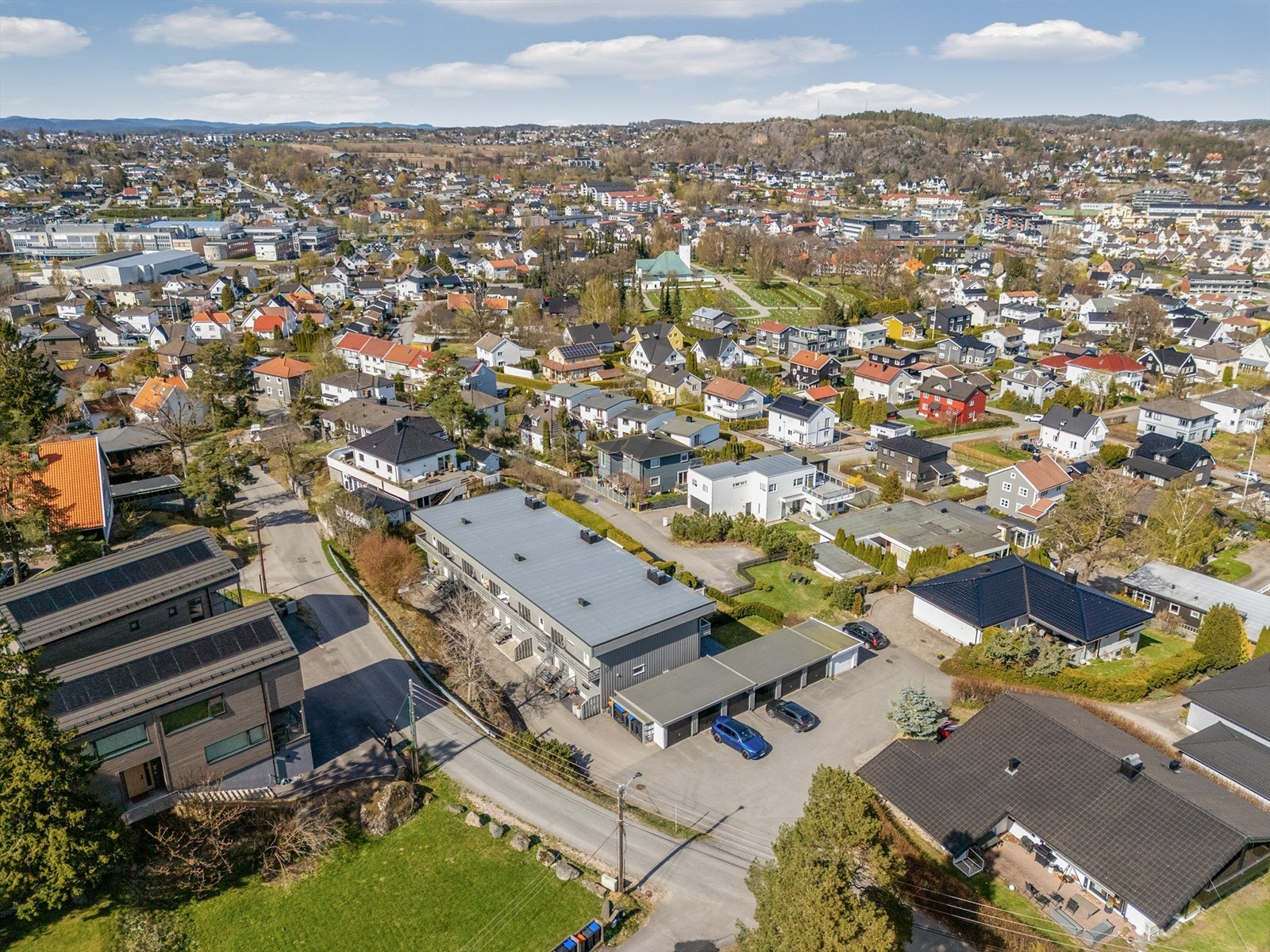 Området Hauan er familievennlig med barnehager og skoler i nær avstand, og et trygt nabolag. Galleribilde