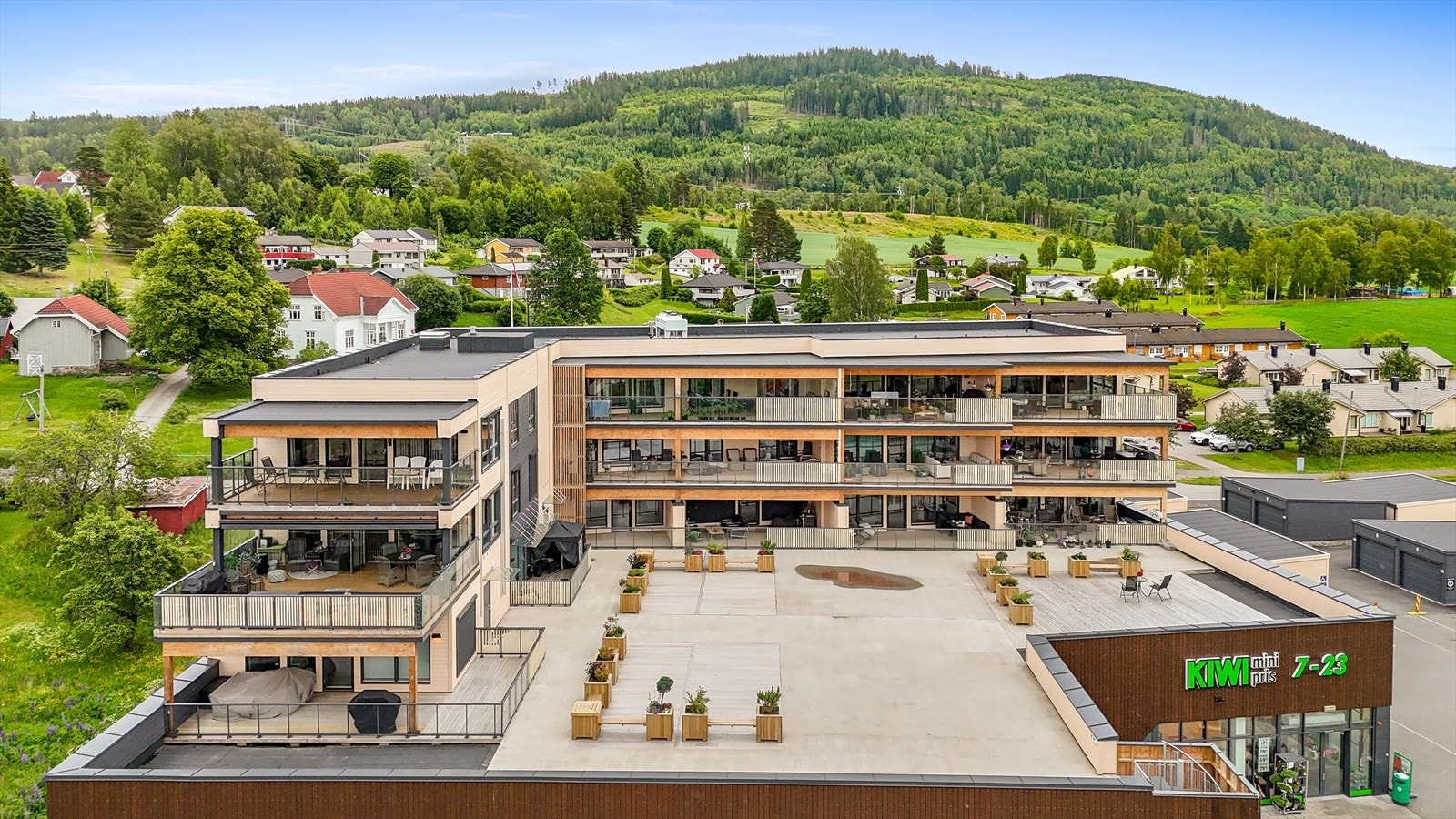 Stor felles takterrasse i sameiet. Galleribilde
