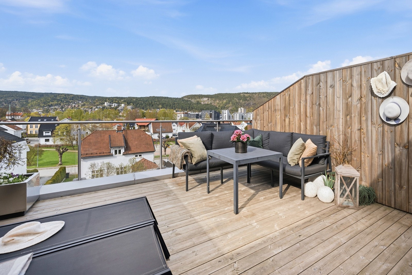 Stor, flott og solrik takterrasse Galleribilde