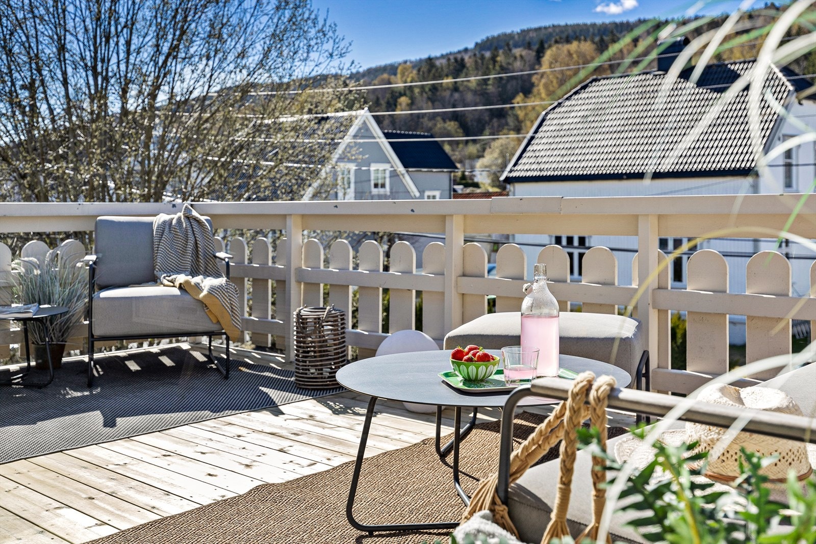 Solrik sørvendt balkong på ca. 12 m² med utgang fra stue. Galleribilde
