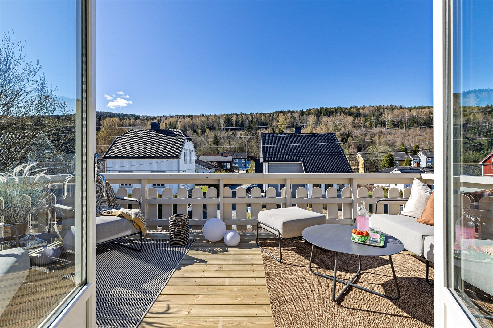 Solrik sørvendt balkong på ca. 12 m². Galleribilde