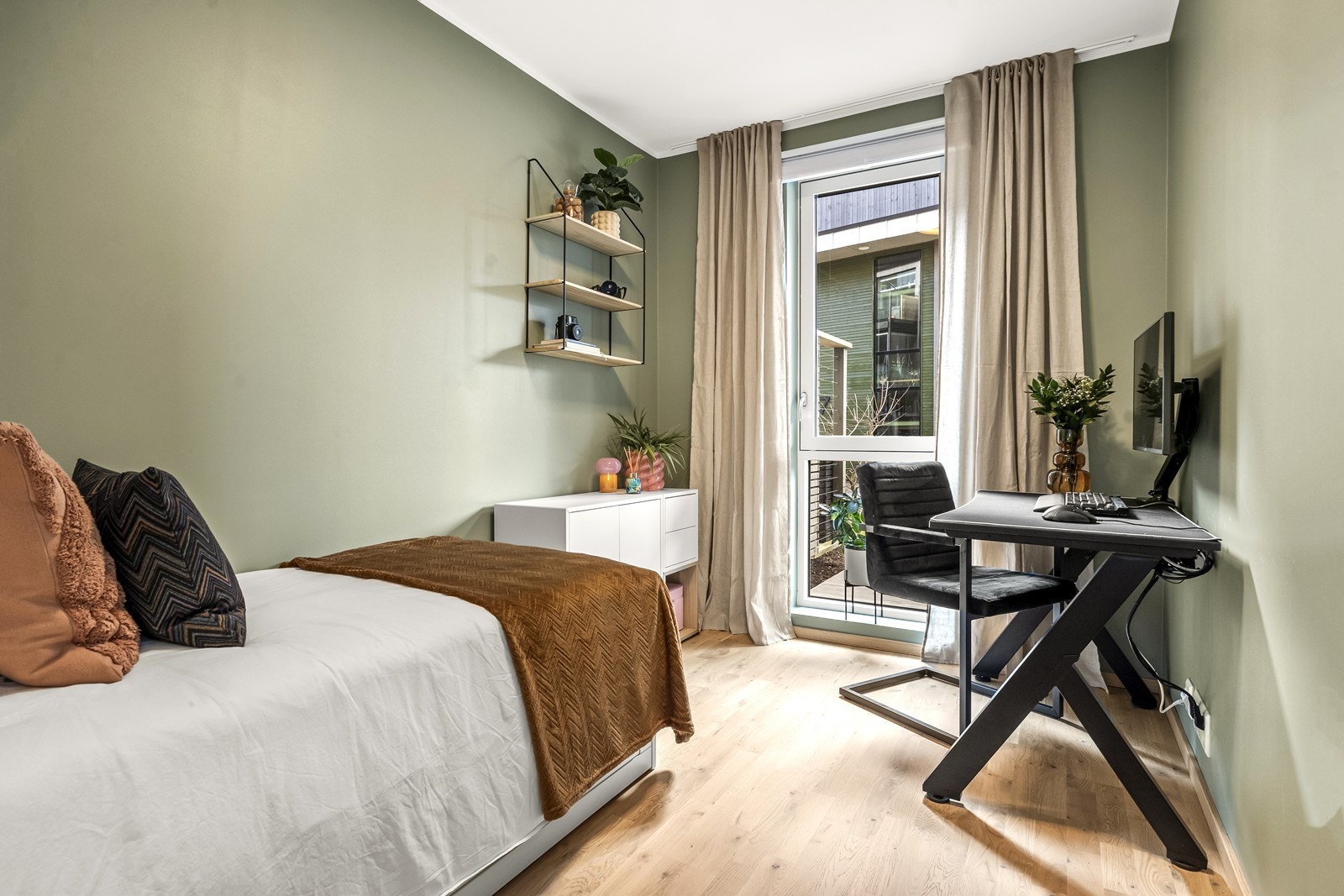 Det andre soverommet egner seg godt som barnerom, gjesterom eller kontor. Galleribilde