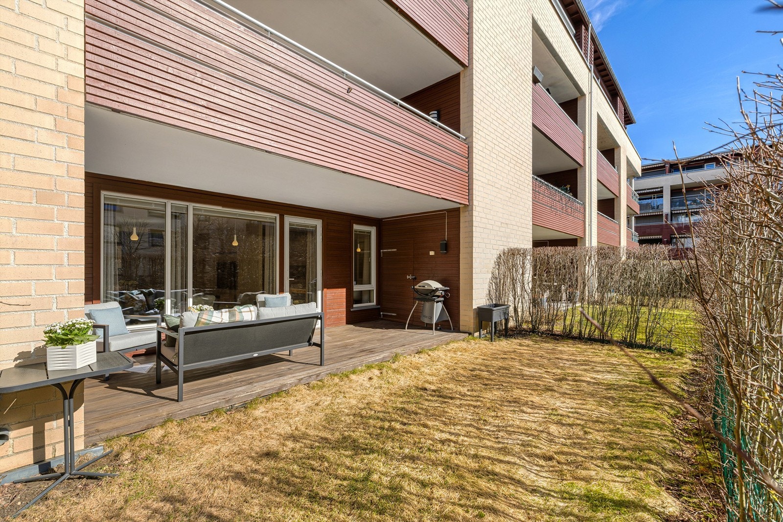 Velkommen til Søster Mathildes gate 11. En stor og tiltalende leilighet med usjenert og solrik uteplass. Galleribilde