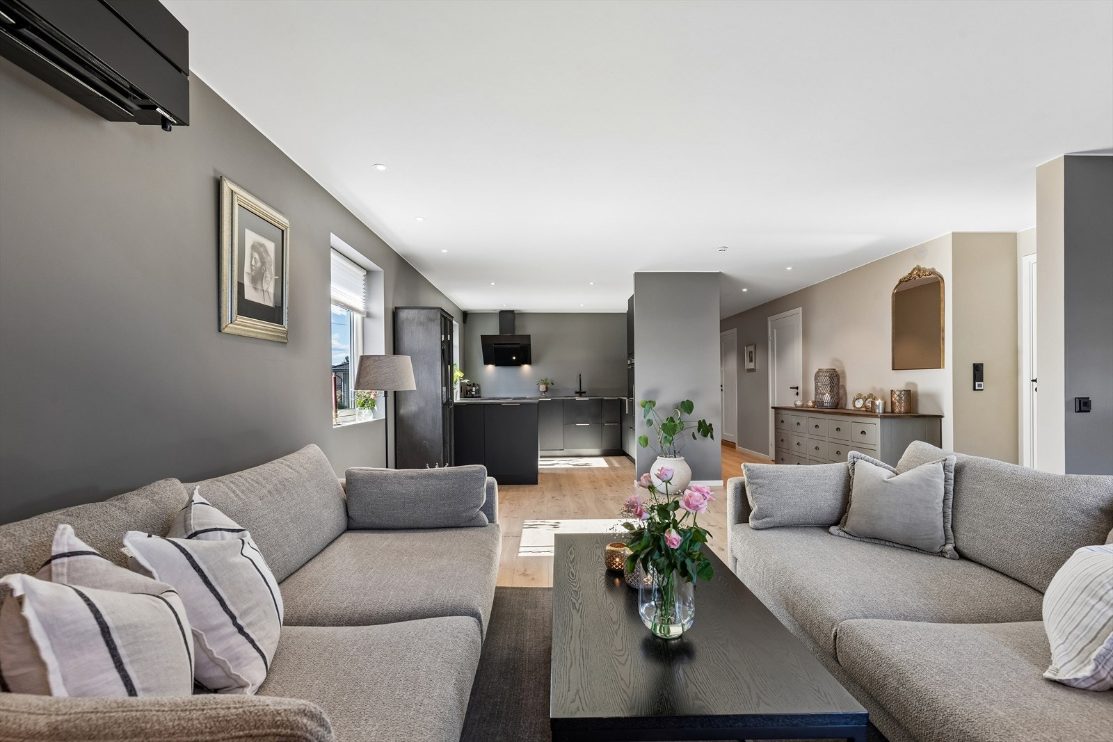 God plass til sofagruppe med varmepumpe fra 2023. Galleribilde