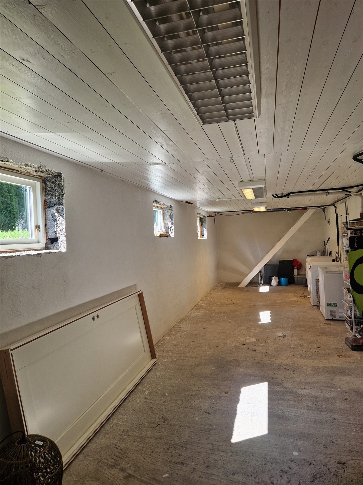Kjeller under deler av boligen med god takhøyde. Galleribilde