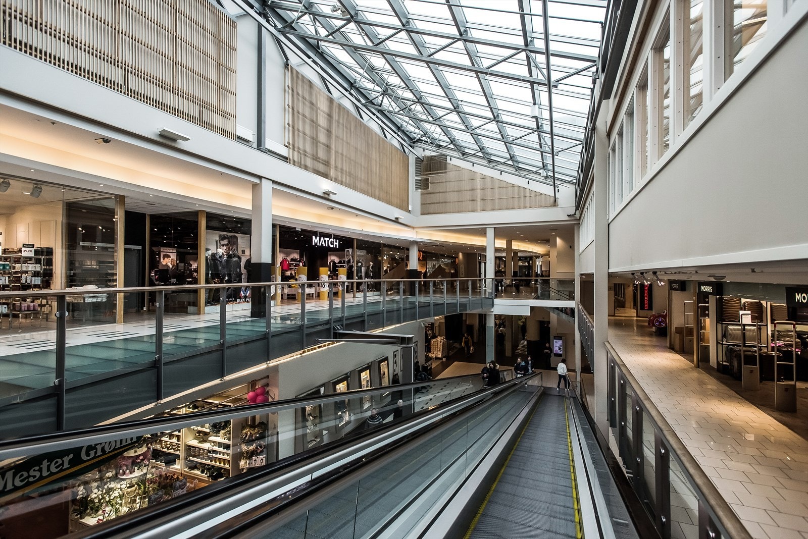 Jessheim storsenter - byr på utallige butikker og restauranter. Galleribilde