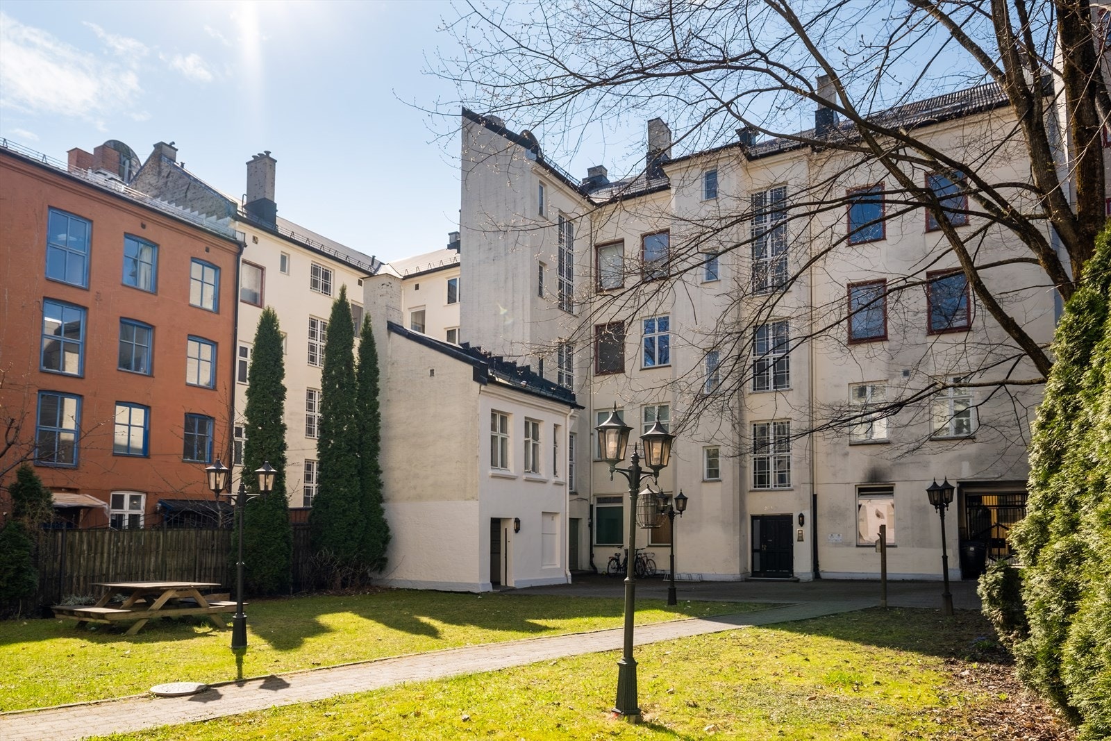 Grønne og frodige arealer tilknyttet borettslaget Galleribilde