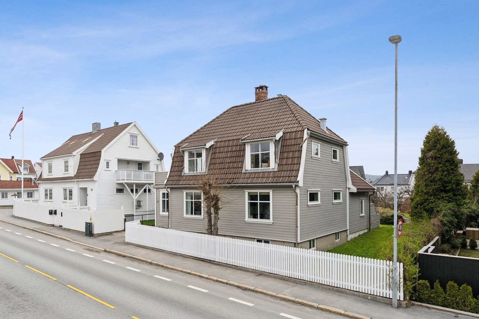 Velkommen til Marviksveien 41! En innholdsrik enebolig med en attraktiv og sentral beliggenhet på Lund. Galleribilde