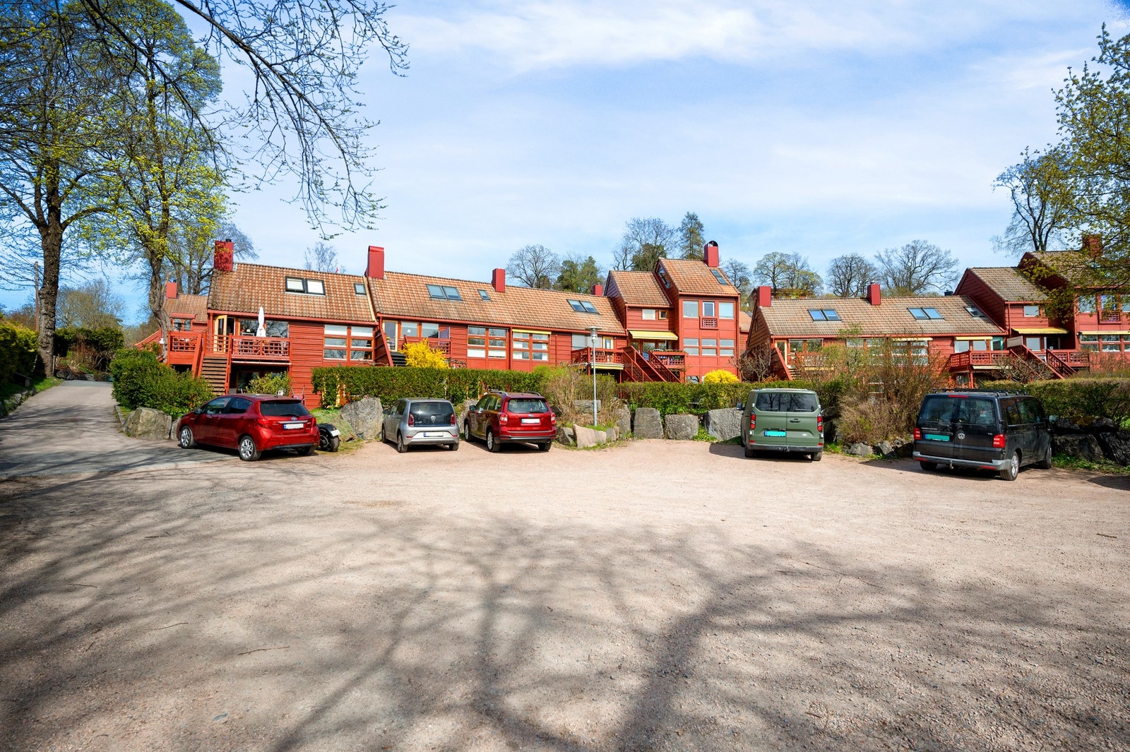 Det er felles gjesteparkering i Giskehagen på to forskjellige parkeringsplasser. Galleribilde