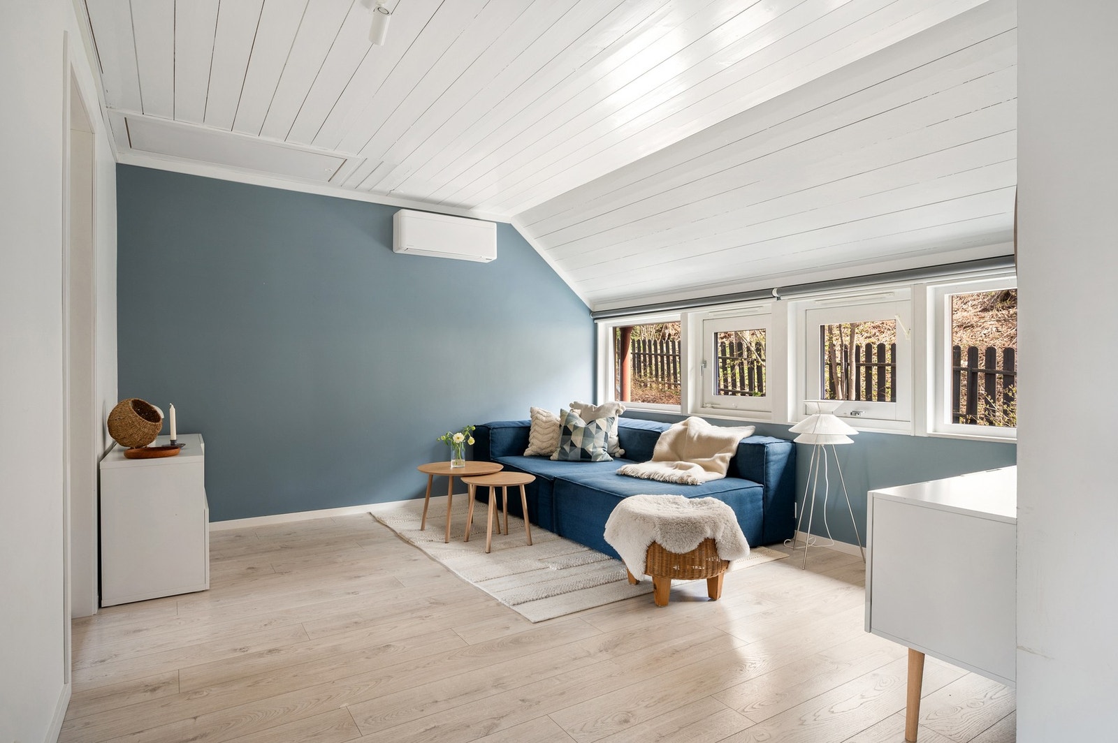 Utenfor soverommene har boligen enda en kjærkommen stue for familien, et ekstra oppholdsrom til lek, vennebesøk og avslapning. Galleribilde