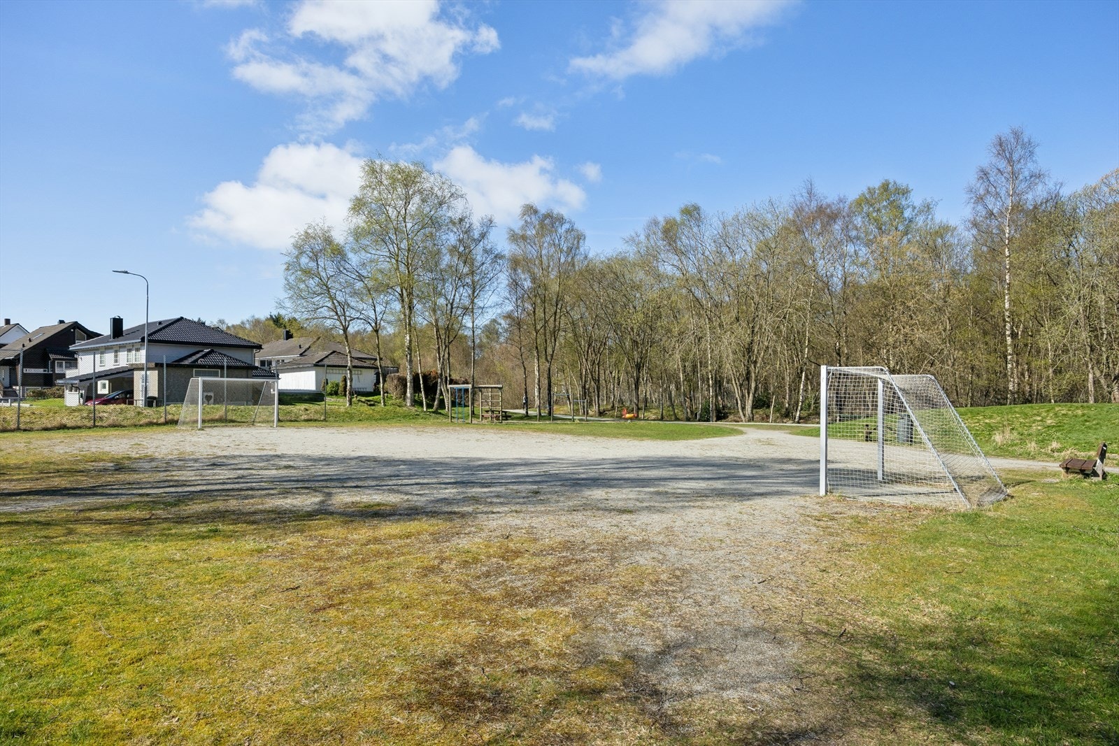 Like nedenfor boligen har man Madlaforen balløkke - et flott tilbud for lek og aktivitet for hele familien. Galleribilde